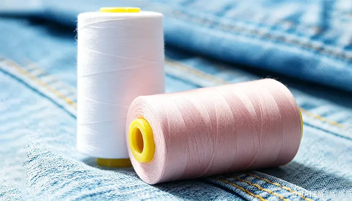 Představte vysoce výkonnou cívkovou šicí nit Poly Core Spun