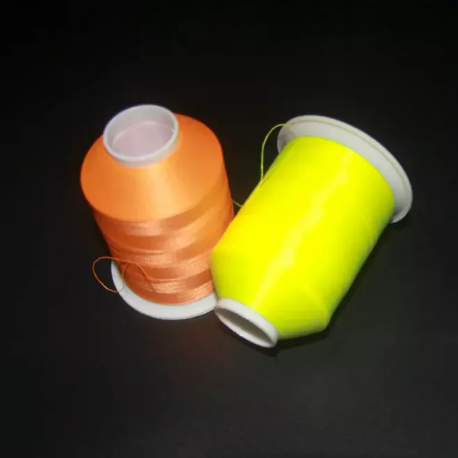 Jak funguje Glow in the Dark Thread bez baterií nebo elektřiny?